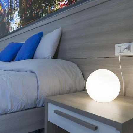 America Hotel 3*